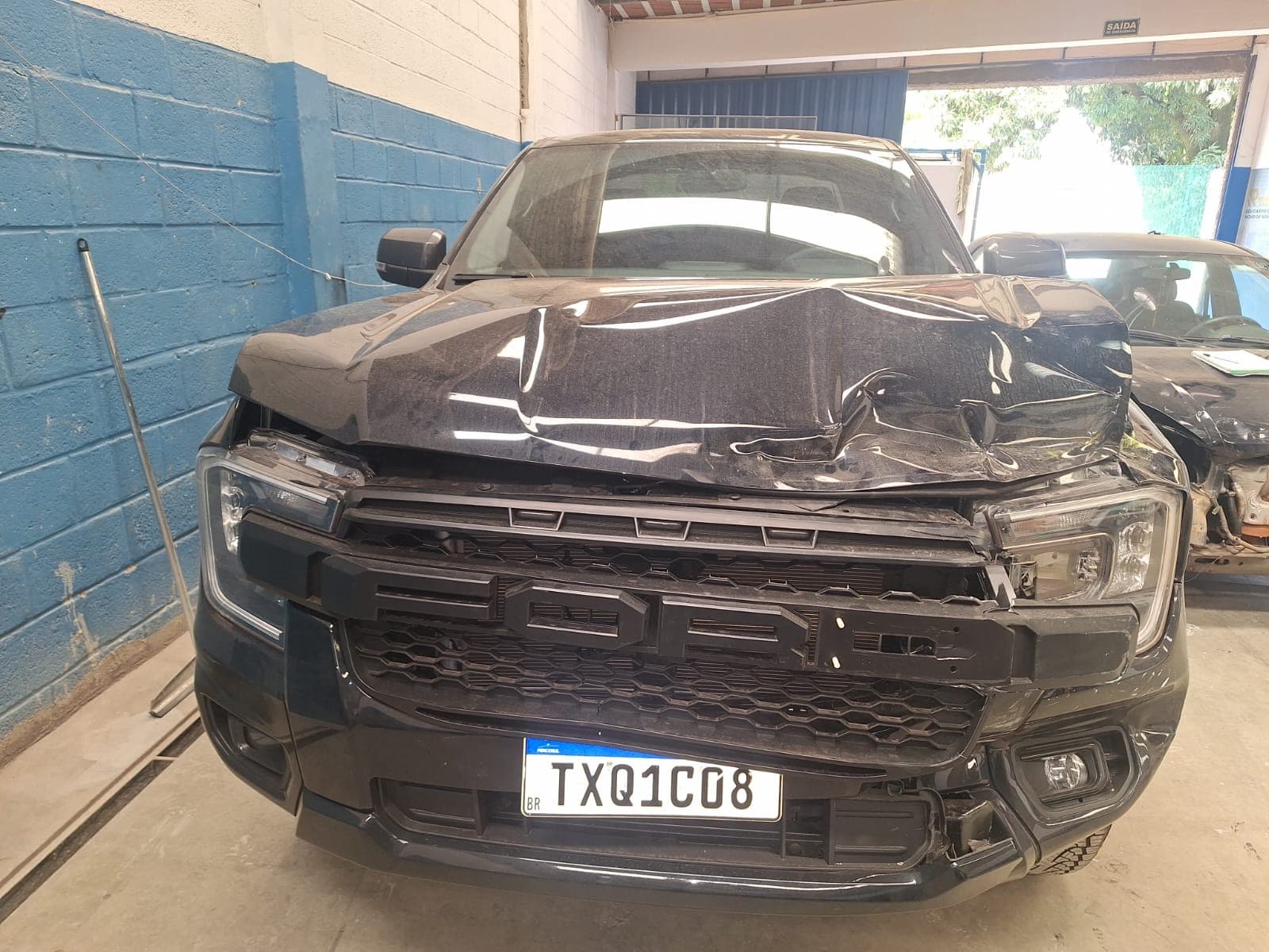 Antes — Ford Ranger — Funilaria e pintura do capô